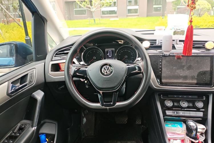 Used Volkswagen Touran 2016 Volkswagen Touran L 280TSI DSG Comfort Edition Steering Wheel