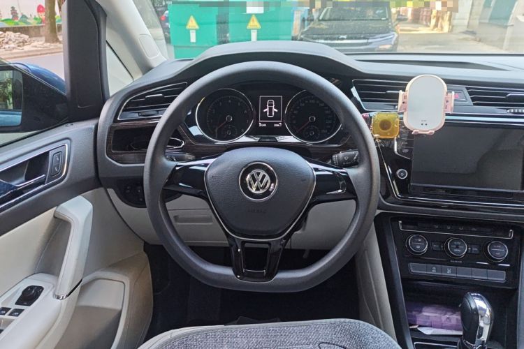 Used Volkswagen Touran 2016 Volkswagen Touran L 280TSI DSG Comfort Edition Steering Wheel