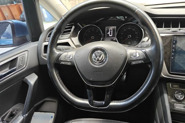 Used Volkswagen Touran 2016 Volkswagen Touran L 280TSI DSG Comfort Edition Steering Wheel