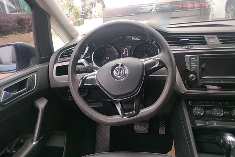 Used Volkswagen Touran 2016 Volkswagen Touran L 280TSI DSG Comfort Edition Steering Wheel