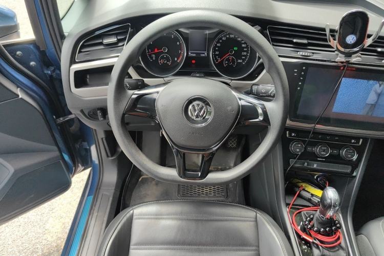 Used Volkswagen Touran 2016 Volkswagen Touran L 280TSI DSG Comfort Edition Steering Wheel