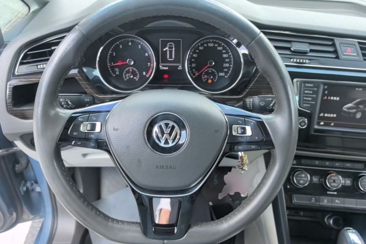 Used Volkswagen Touran 2016 Volkswagen Touran L 280TSI DSG Comfort Edition Steering Wheel