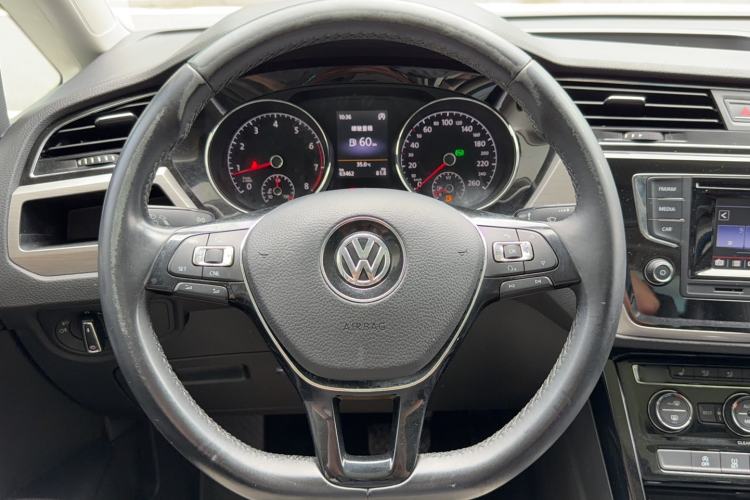 Used Volkswagen Touran 2016 Volkswagen Touran L 280TSI DSG Luxury Edition Steering Wheel
