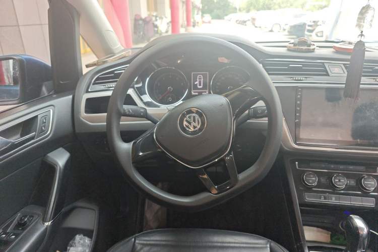 Used Volkswagen Touran 2016 Volkswagen Touran L 280TSI DSG Comfort Edition Steering Wheel
