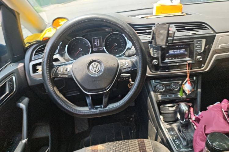 Used Volkswagen Touran 2016 Volkswagen Touran L 280TSI DSG Comfort Edition Steering Wheel
