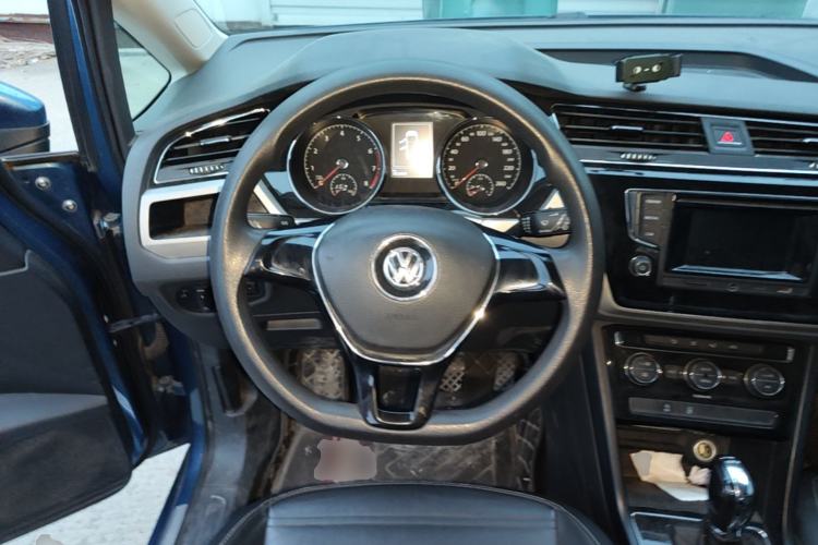 Used Volkswagen Touran 2016 Volkswagen Touran L 280TSI DSG Comfort Edition Steering Wheel