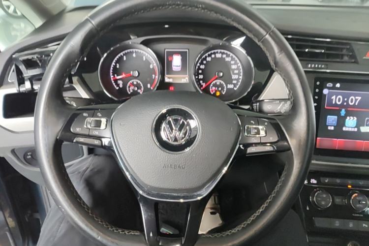 Used Volkswagen Touran 2016 Volkswagen Touran L 330TSI DSG Luxury Edition Steering Wheel