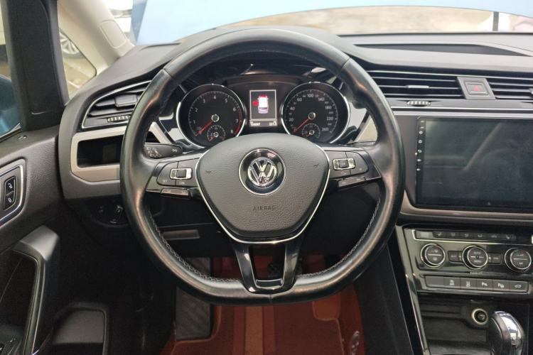 Used Volkswagen Touran 2016 Volkswagen Touran L 280TSI DSG Luxury Edition Steering Wheel