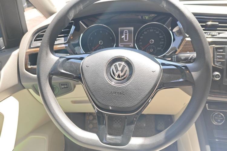 Used Volkswagen Touran 2016 Volkswagen Touran L 280TSI Manual Comfort Edition Steering Wheel