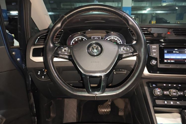 Used Volkswagen Touran 2016 Volkswagen Touran L 280TSI DSG Comfort Edition Steering Wheel