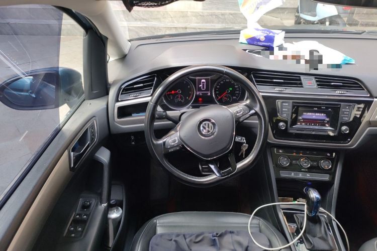 Used Volkswagen Touran 2016 Volkswagen Touran L 280TSI DSG Comfort Edition Steering Wheel
