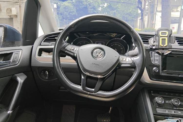 Used Volkswagen Touran 2016 Volkswagen Touran L 280TSI DSG Comfort Edition Steering Wheel
