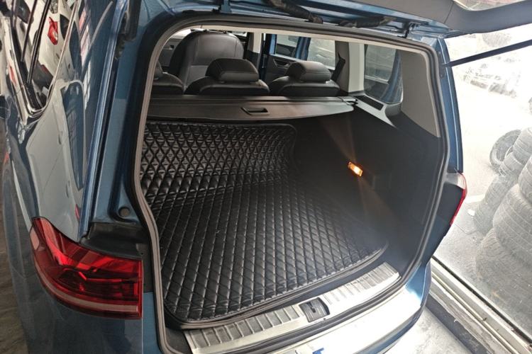 Used Volkswagen Touran 2016 Volkswagen Touran L 280TSI DSG Comfort Edition Trunk