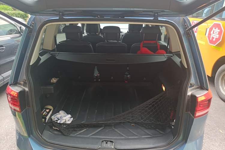 Used Volkswagen Touran 2016 Volkswagen Touran L 280TSI DSG Comfort Edition Trunk