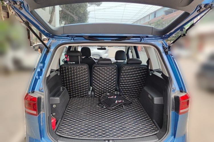 Used Volkswagen Touran 2016 Volkswagen Touran L 280TSI DSG Comfort Edition Trunk