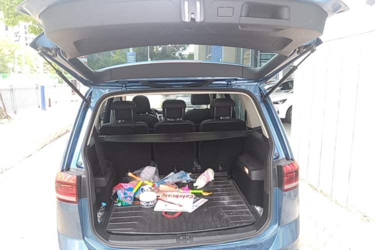 Used Volkswagen Touran 2016 Volkswagen Touran L 280TSI DSG Comfort Edition Trunk