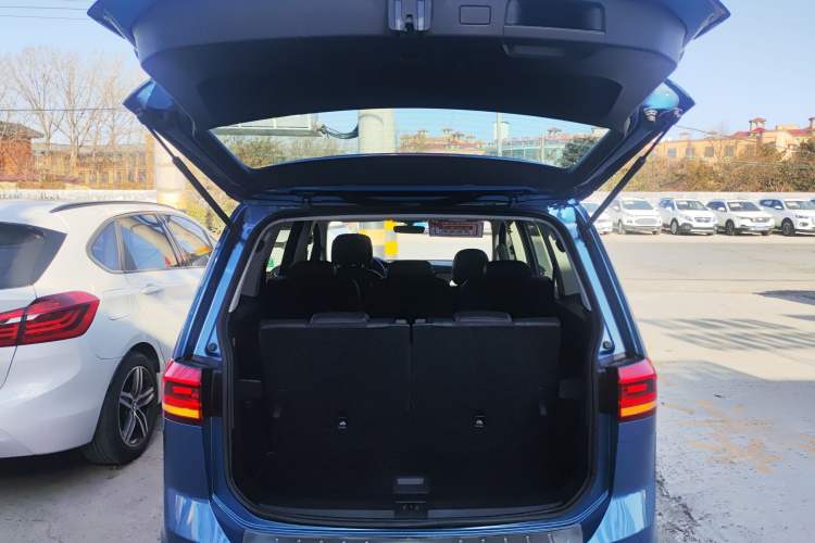 Used Volkswagen Touran 2016 Volkswagen Touran L 280TSI DSG Comfort Edition Trunk