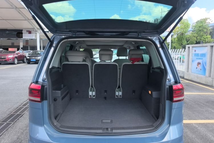 Used Volkswagen Touran 2016 Volkswagen Touran L 280TSI DSG Comfort Edition Trunk