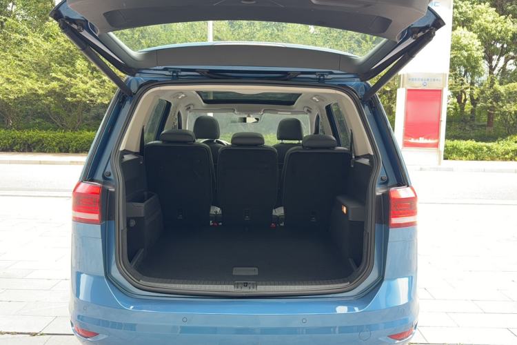 Used Volkswagen Touran 2016 Volkswagen Touran L 280TSI DSG Luxury Edition Trunk