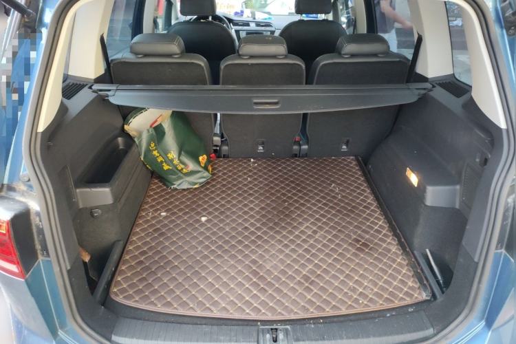 Used Volkswagen Touran 2016 Volkswagen Touran L 280TSI DSG Comfort Edition Trunk