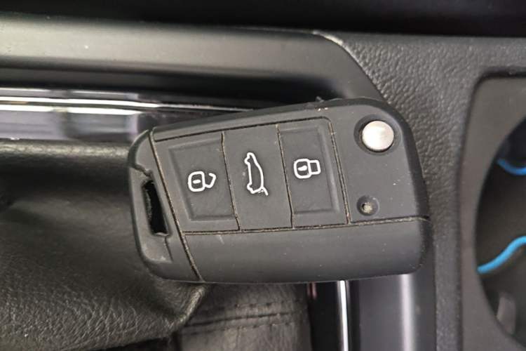 Used Volkswagen Touran 2016 Volkswagen Touran L 280TSI DSG Comfort Edition Vehicle Key