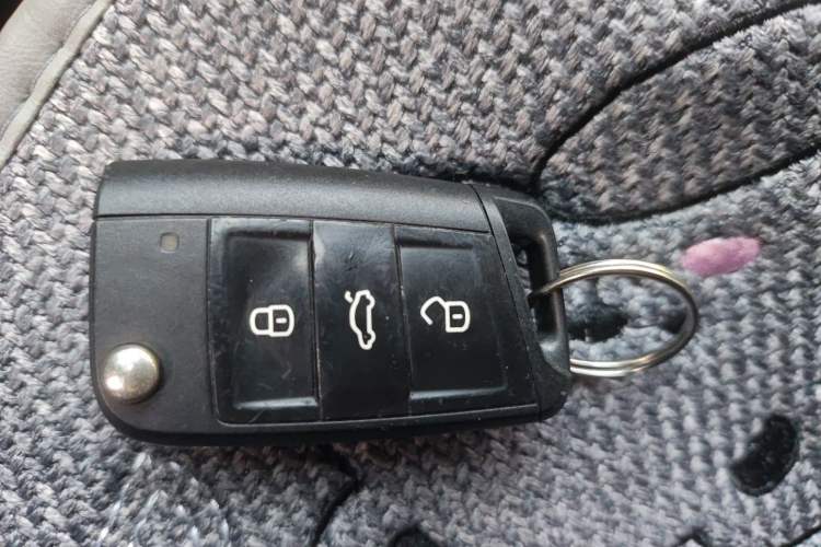 Used Volkswagen Touran 2016 Volkswagen Touran L 280TSI DSG Comfort Edition Vehicle Key
