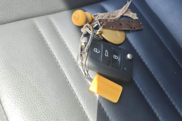 Used Volkswagen Touran 2016 Volkswagen Touran L 280TSI DSG Luxury Edition Vehicle Key