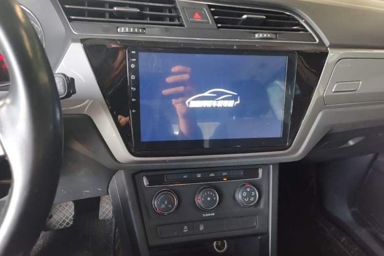 Used Volkswagen Touran 2016 Touran L 280TSI DSG Style Edition Audio And AC Panel