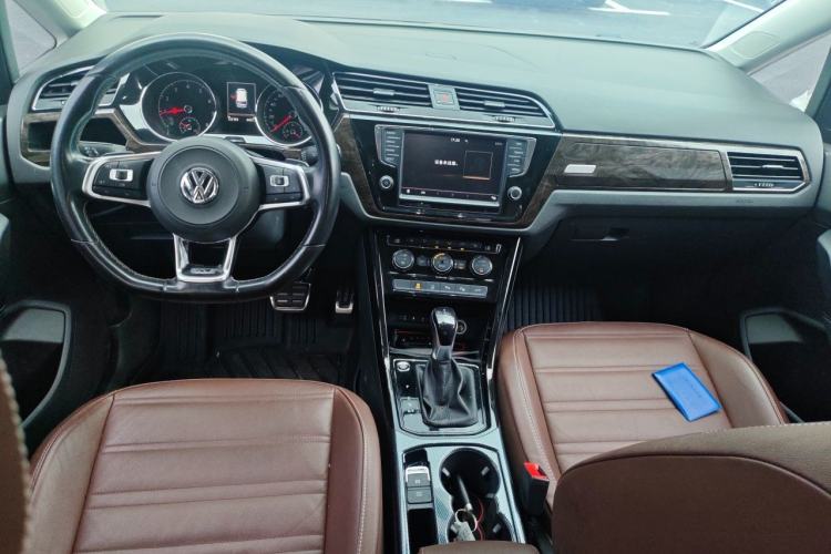 Used Volkswagen Touran 2016 Volkswagen Touran L 330TSI DSG Luxury Edition Center Console