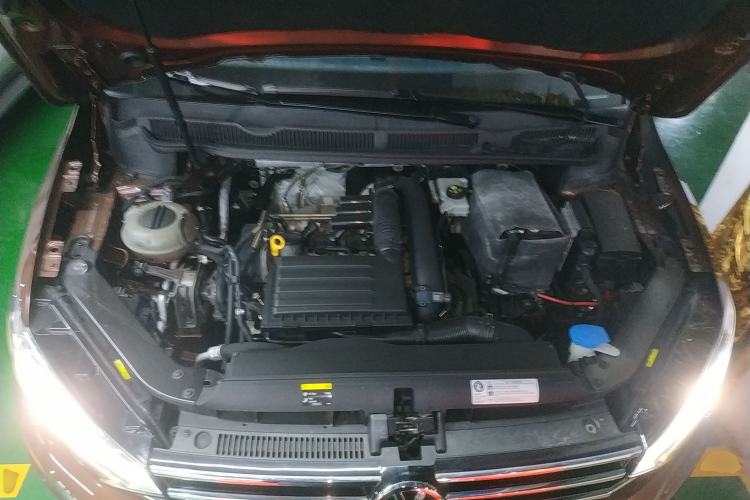 Used Volkswagen Touran 2016 Volkswagen Touran L 280TSI DSG Luxury Edition Engine Bay