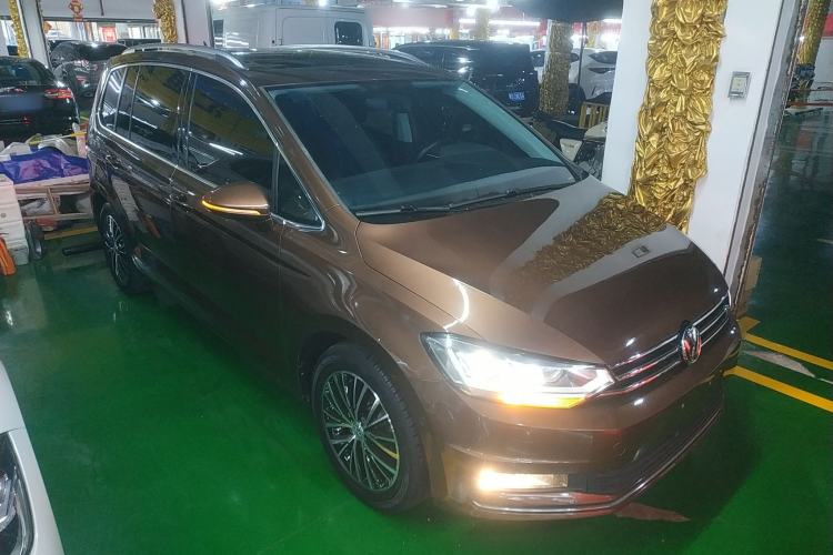 Used Volkswagen Touran 2016 Volkswagen Touran L 280TSI DSG Luxury Edition Exterior 1