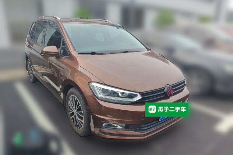Used Volkswagen Touran 2016 Volkswagen Touran L 330TSI DSG Luxury Edition Front Right 45 Deg