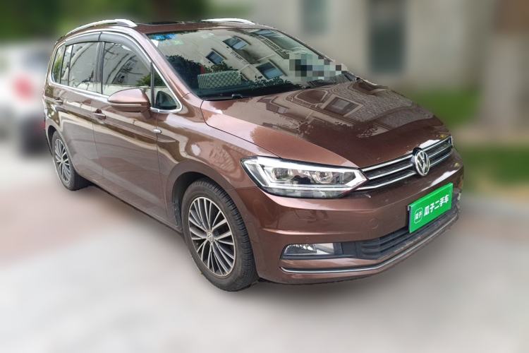 Used Volkswagen Touran 2016 Volkswagen Touran L 330TSI DSG Luxury Edition Front Right 45 Deg