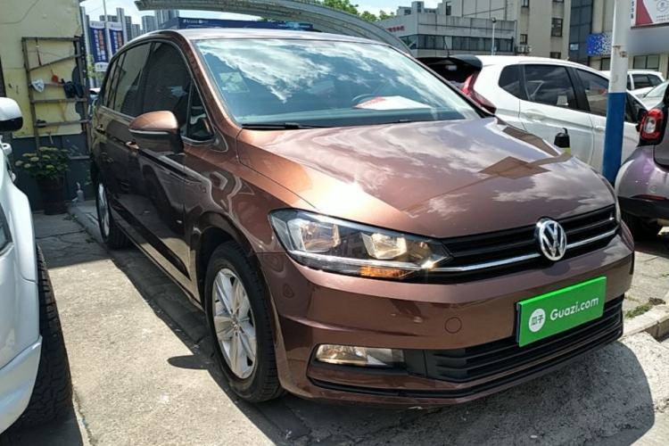 Used Volkswagen Touran 2016 Touran L 280TSI DSG Style Edition Front Right 45 Deg