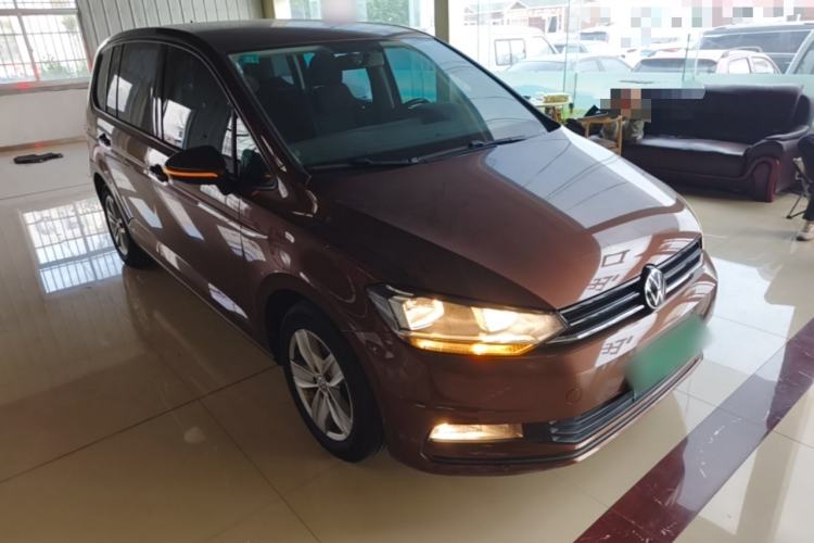 Used Volkswagen Touran 2016 Touran L 280TSI DSG Style Edition Front Right 45 Deg