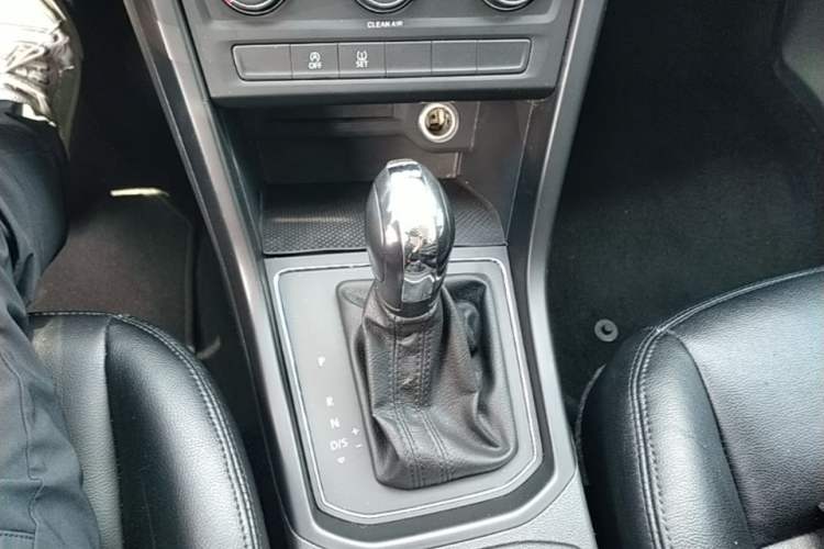 Used Volkswagen Touran 2016 Touran L 280TSI DSG Style Edition Gear Lever