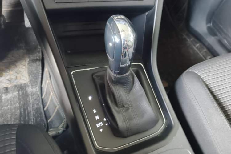 Used Volkswagen Touran 2016 Touran L 280TSI DSG Style Edition Gear Lever