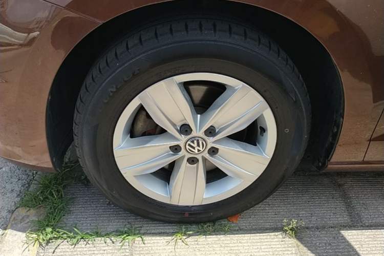 Used Volkswagen Touran 2016 Touran L 280TSI DSG Style Edition Left Front Wheel Hub