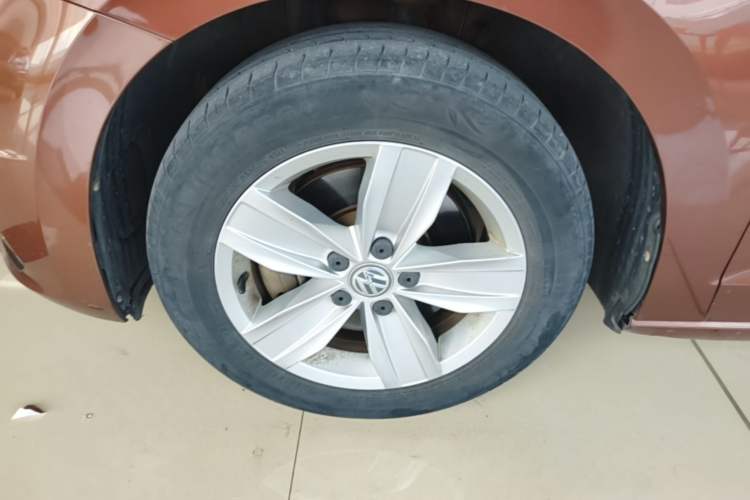 Used Volkswagen Touran 2016 Touran L 280TSI DSG Style Edition Left Front Wheel Hub