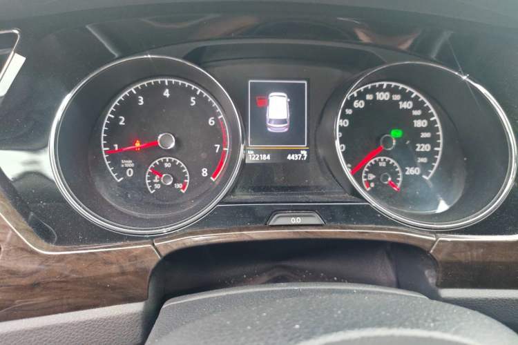 Used Volkswagen Touran 2016 Volkswagen Touran L 330TSI DSG Luxury Edition Odometer Close Up