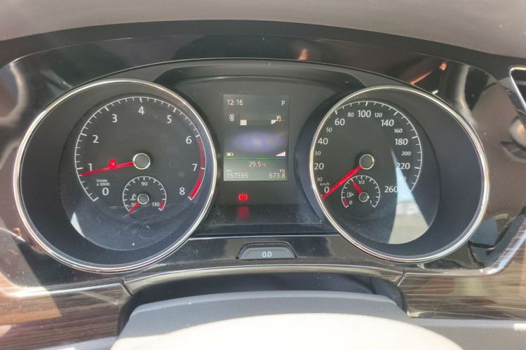 Used Volkswagen Touran 2016 Volkswagen Touran L 330TSI DSG Luxury Edition Odometer Close Up