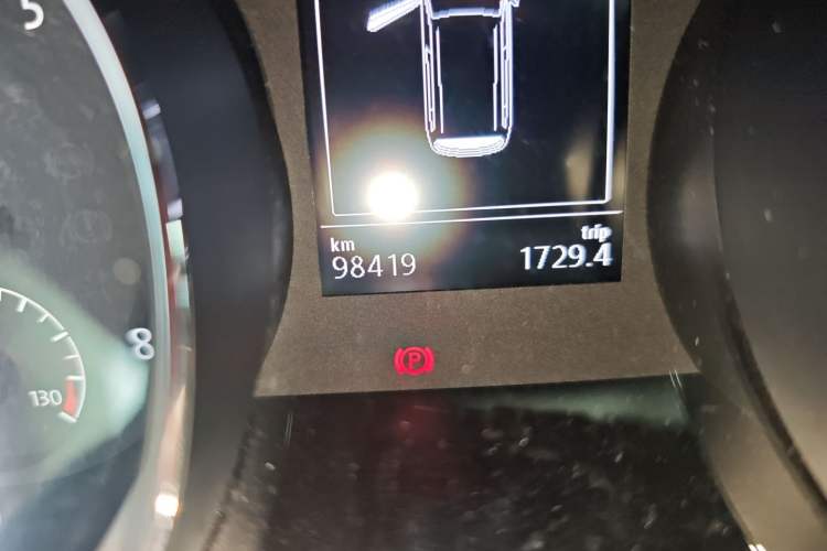 Used Volkswagen Touran 2016 Volkswagen Touran L 280TSI Manual Comfort Edition Odometer Close Up