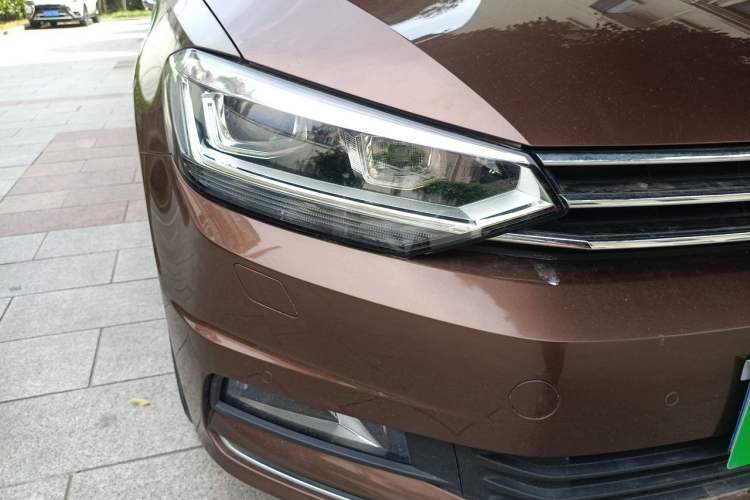 Used Volkswagen Touran 2016 Volkswagen Touran L 330TSI DSG Luxury Edition Right Front Headlight