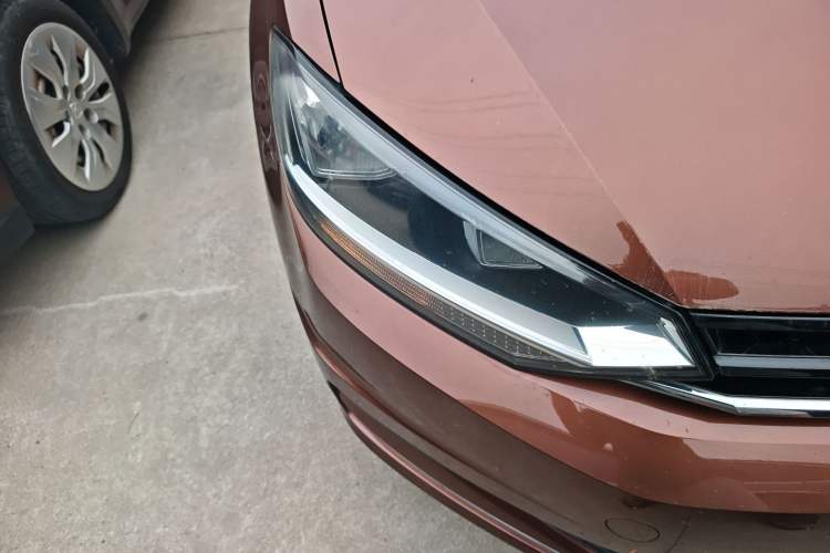 Used Volkswagen Touran 2016 Volkswagen Touran L 280TSI Manual Comfort Edition Right Front Headlight