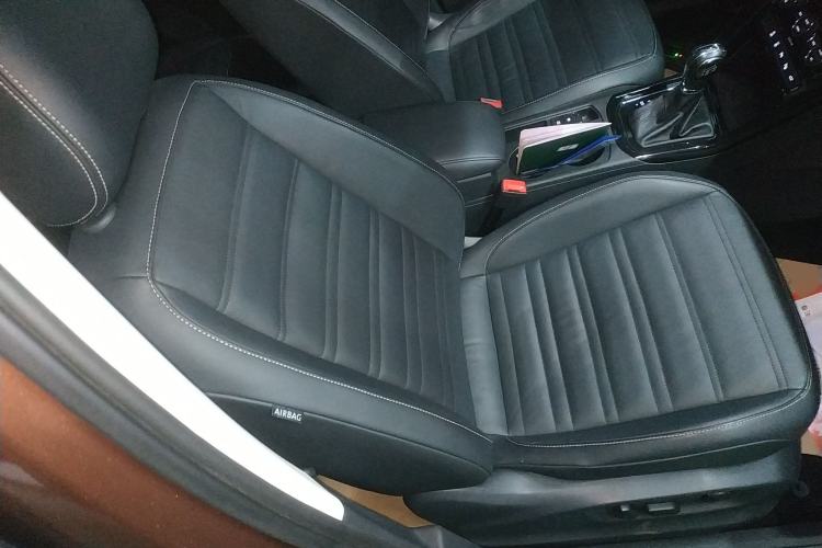 Used Volkswagen Touran 2016 Volkswagen Touran L 280TSI DSG Luxury Edition Right Front Seat