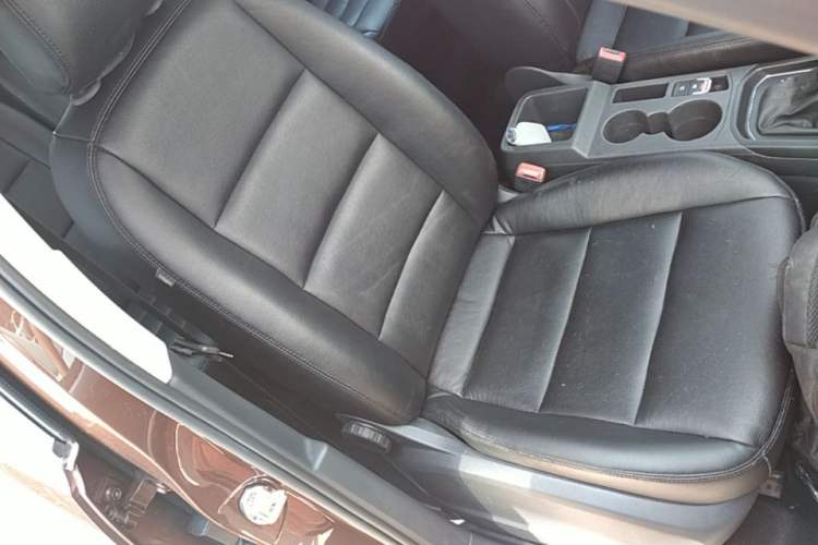 Used Volkswagen Touran 2016 Touran L 280TSI DSG Style Edition Right Front Seat