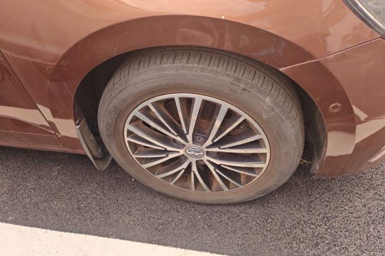 Used Volkswagen Touran 2016 Volkswagen Touran L 330TSI DSG Luxury Edition Right Front Wheel Hub