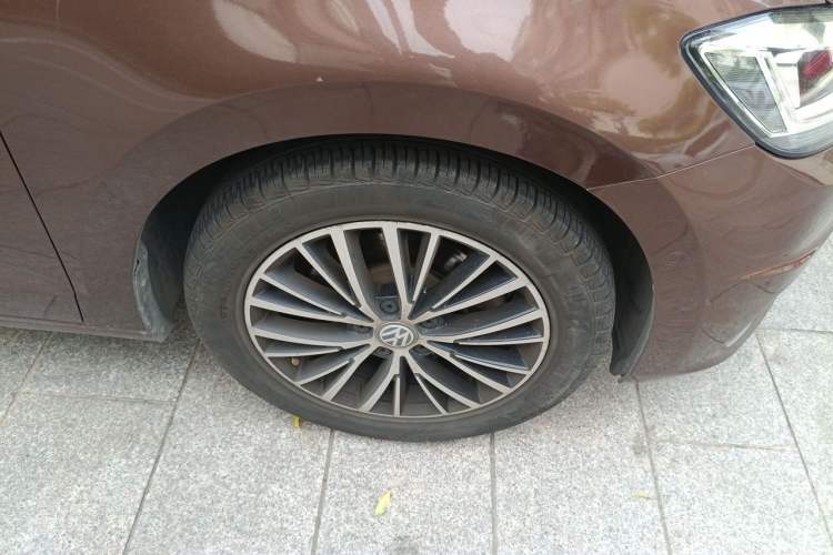 Used Volkswagen Touran 2016 Volkswagen Touran L 330TSI DSG Luxury Edition Right Front Wheel Hub