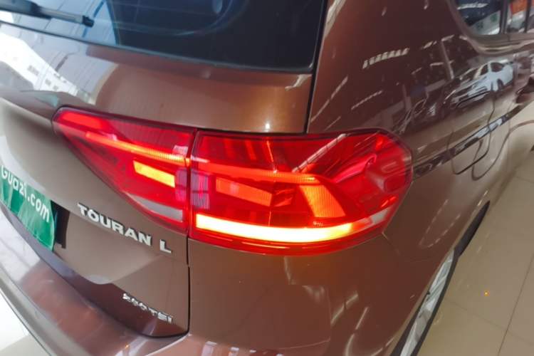 Used Volkswagen Touran 2016 Touran L 280TSI DSG Style Edition Right Rear Taillight