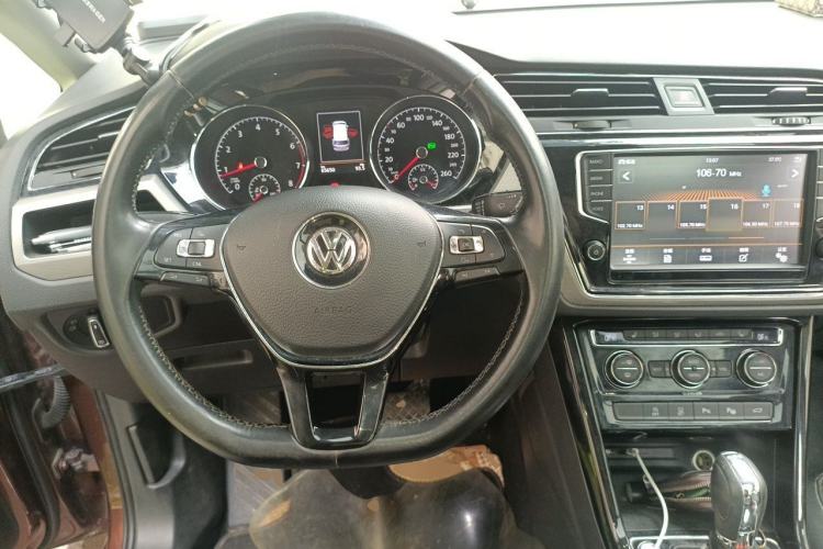 Used Volkswagen Touran 2016 Volkswagen Touran L 330TSI DSG Luxury Edition Steering Wheel